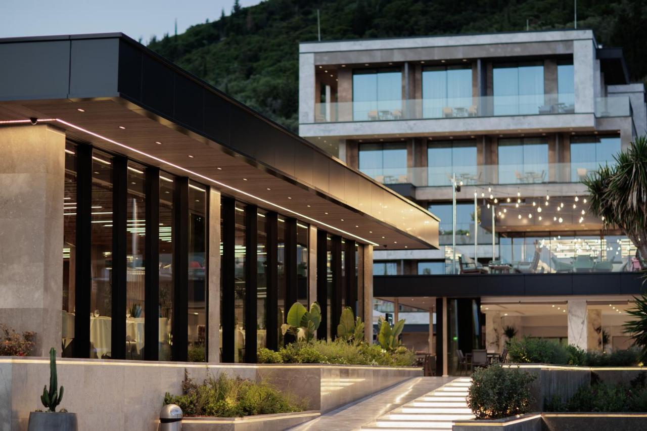 Prado Luxury Himare